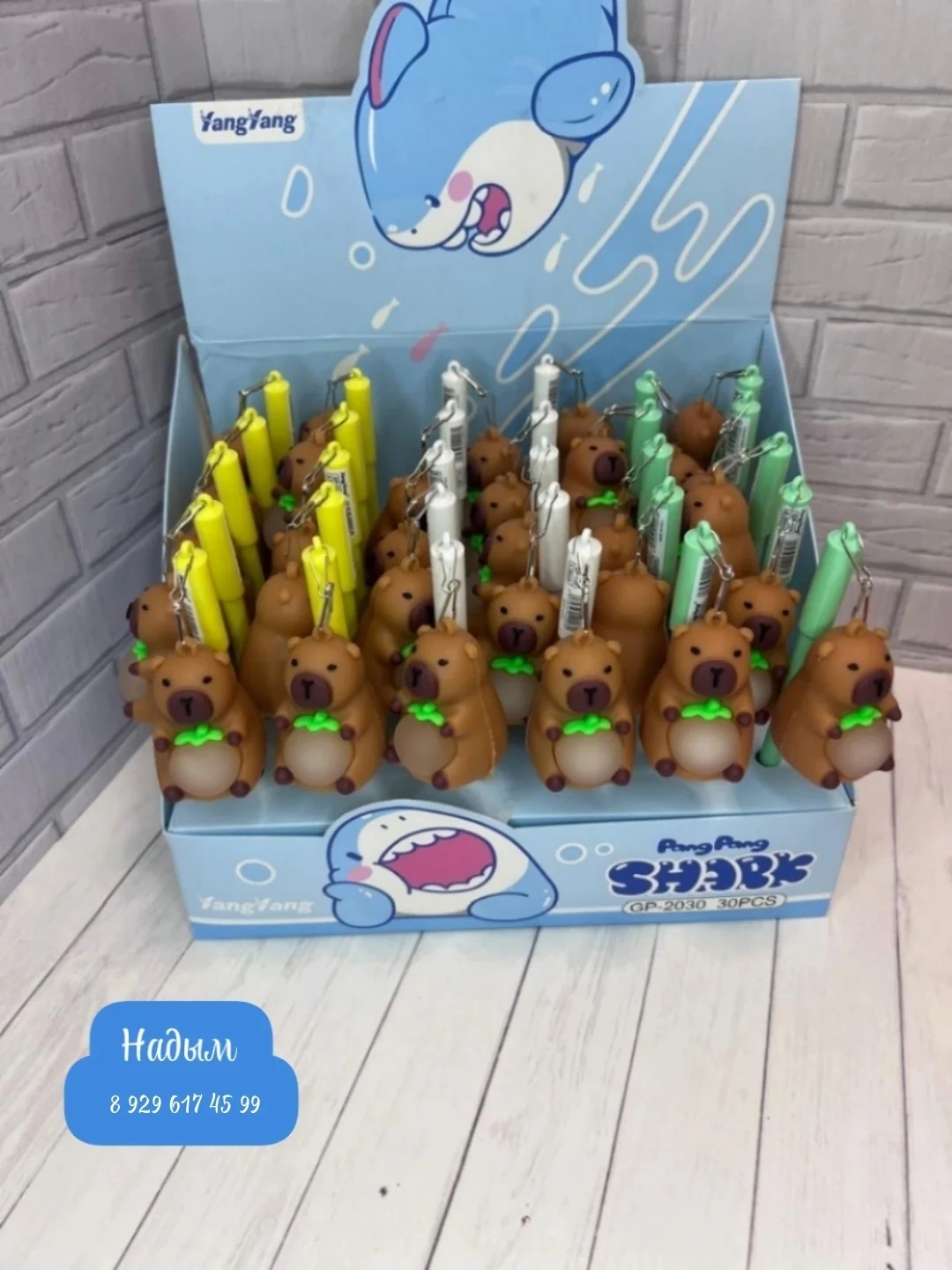 Цена 50 рублей Шариковая ручка детская Шариковая ручка светящуюся: детская Капибары , колп